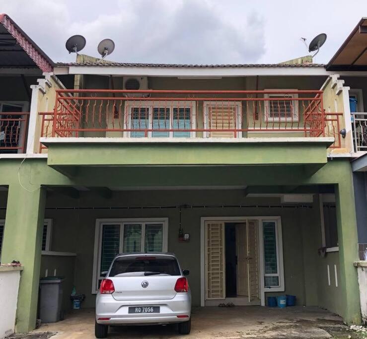 Nice Seremban 2 1/2 Storey House With 4 Rooms Extérieur photo